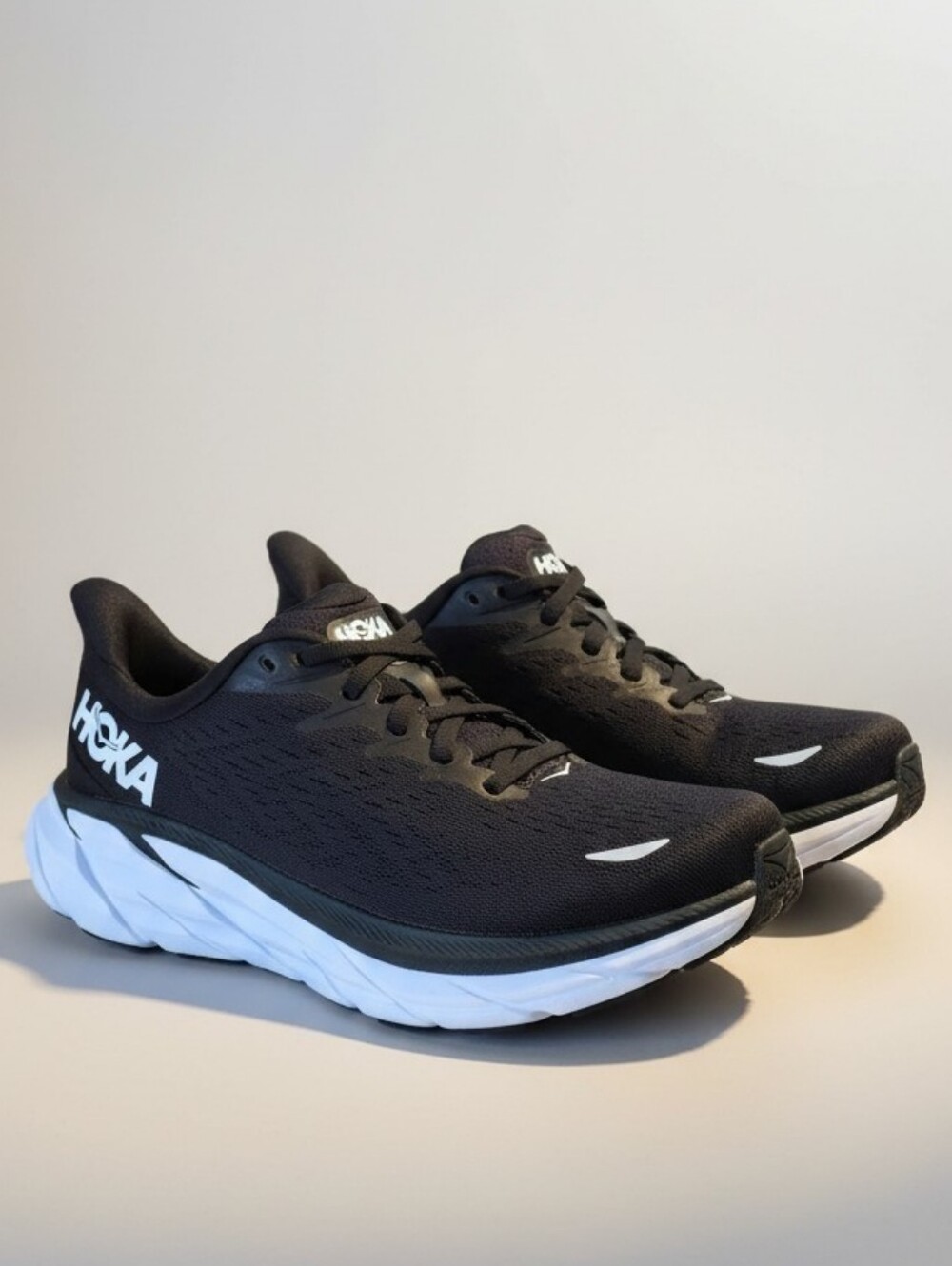 HOKA Clifton 8 Wide Running Shoes Womens 6 Black White Athletic Sneakers